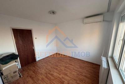 Apartament de vanzare cu 2 camere, zona Trapezului - Metrou 1 Decembrie 1918 - 2