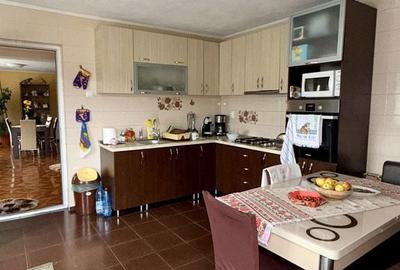 Casă cu 5 camere cu Teren 3000 Mp în Budești - 15
