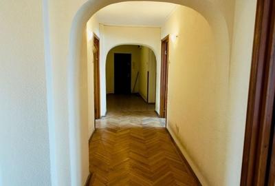 Apartament cu 4 camere decomandat în Titulescu - 10