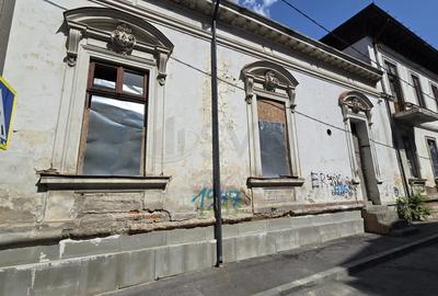 Casă individuală cu 17 camere cu Teren 566 Mp în P-ța Unirii - 2