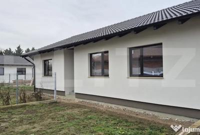 Casă cu 4 camere cu Teren 400 Mp în Vetiș - 1