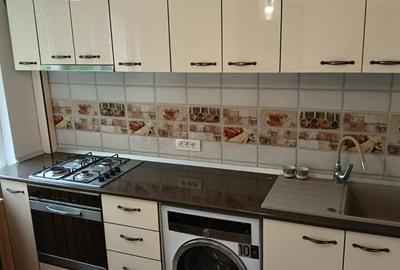 Apartament cu 3 camere semidecomandat, mobilat în Pantelimon