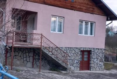 Casă individuală cu 4 camere cu Garaj în Provița de Jos