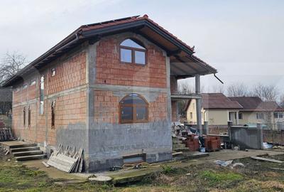 Casă cu 4 camere în Criș - 1