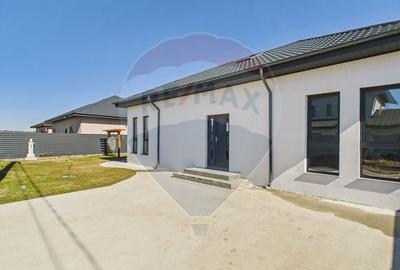 Casă cu 4 camere cu Canalizare în Periș - 1