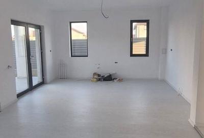 Casă cu 4 camere în Km 5 - 16
