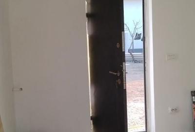 Casă cu 2 camere cu Teren 500 Mp în Săbăreni - 1