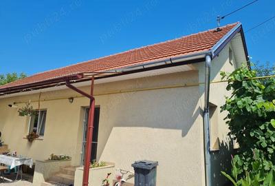Casă cu 4 camere cu Garaj în Șoimuș - 1