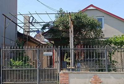 Casă cu 3 camere în Central - 1