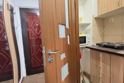 Garsonieră decomandată, mobilată în Universitate - 6