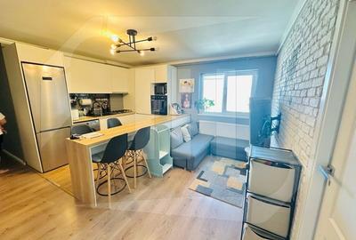 Apartament 3 camere, 2 bai etaj intermediar, Zona Vivo