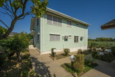 Refugiu exclusivist la lac – vilă cu piscină, grădină, priveliște - 19