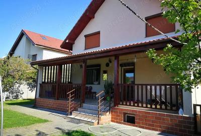 Casă cu 5 camere în Moșnița Nouă