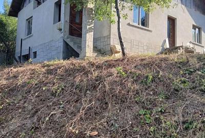 Casă cu Teren 1269 Mp în Iedera - 2