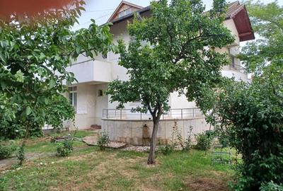 Casă cu 6 camere cu Canalizare în Central - 4