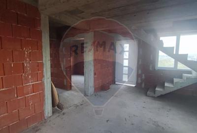 De vanzare casa cu etaj 4 camere, la rosu iesire Les langa padure - 4