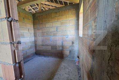 Casă cu 3 camere cu Teren 800 Mp în Amați - 4