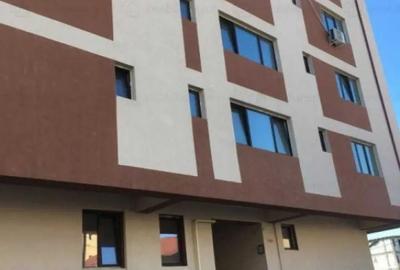 Apartament cu 3 camere decomandat în Energia