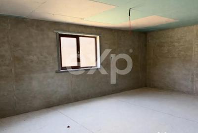 Casă cu 3 camere cu Teren 1446 Mp în Buhoci - 2