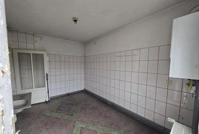 Imobil cu potential, constructie solida cu 2 apartamente, de - 3