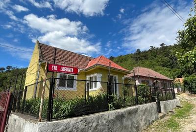 Casă individuală cu 2 camere în Central