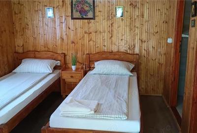 COMPLEX 5 CABANE DIN LEMN CU ACCES LA DUNARE + teren in Podul Gornei, jud. CS - 6