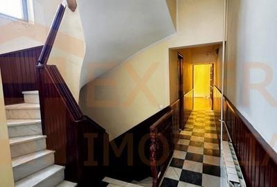 Casă cu 8 camere cu Canalizare în 13 Septembrie - 13