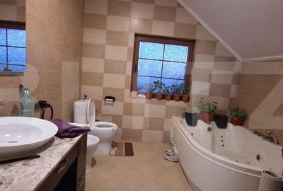Casa cu 5 camere, 240 mp, zona-Lazuri - 3