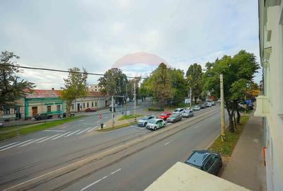 De vanzare apartament cu 2 camere, etaj 1, str. Republicii - 15