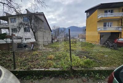 Teren de 1390 mp, în Central - 4