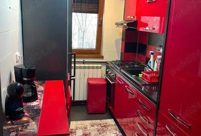 Apartament cu 3 camere semidecomandat în Central - 1