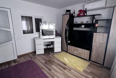 Apartament cu 2 camere decomandat în Piața Veche - 2