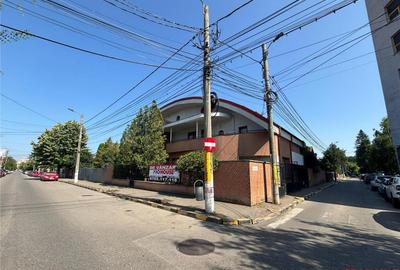 Casă cu 9 camere cu Teren 506 Mp în Central - 1