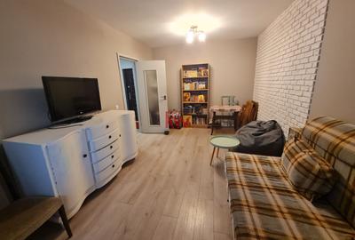 Apartament cu 2 camere decomandat, mobilat în Podu Roș