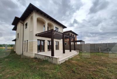 Casă cu 5 camere cu Teren 633 Mp în Moșnița Nouă