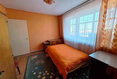 Apartament cu 3 camere decomandat în 9 Mai - 2