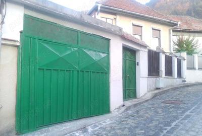 Vand casa cu curte si gradina in zona central istorica a Brasovului - 1