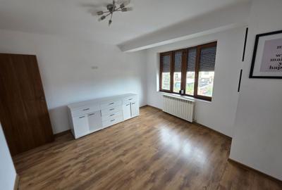 Casă cu 3 camere cu Teren 200 Mp în Central - 2