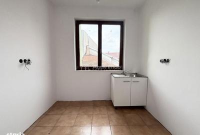 Casă cu 10 camere cu Teren 211 Mp în Central - 10