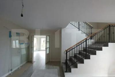 Casă cu 5 camere cu Teren 1590 Mp în Luna - 6