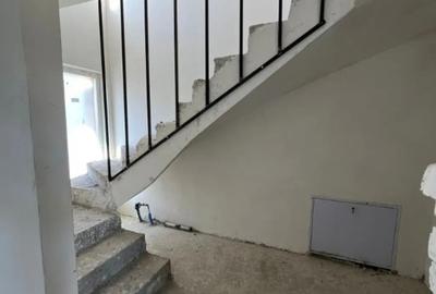 Casă cu 4 camere cu Teren 250 Mp în Florești