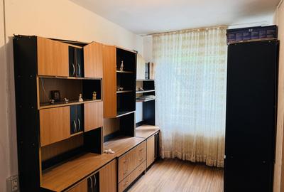 Apartament cu 2 camere nedecomandat, mobilat în P-ța Doina - 1
