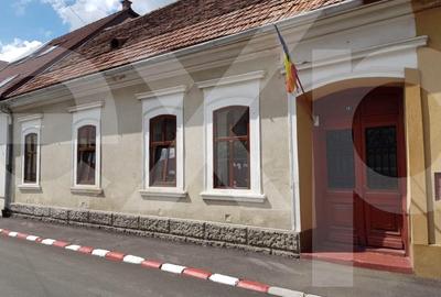 Oportunitate! Casa, 4 camere, curte comuna, ultracentral, Bistrita, jud. BN - 1