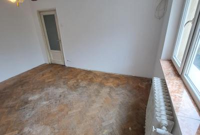 3 camere, intre Gara de Nord si Basarab, B-dul Dinicu Golescu, nr 39 - 5
