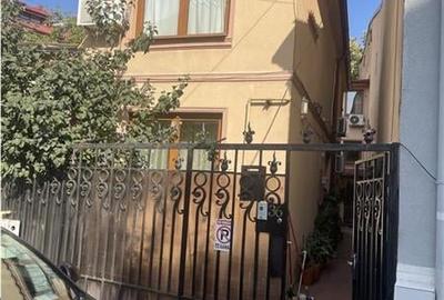 Casă individuală cu 9 camere cu Teren 120 Mp în Dacia