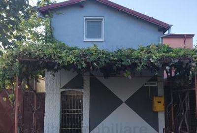 Casă cu 4 camere cu Teren 120 Mp în Central - 1