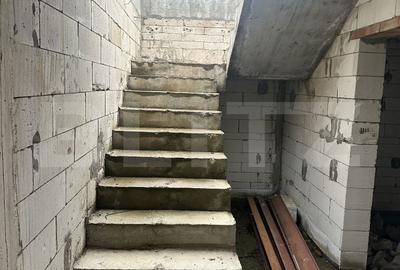 Casă cu 5 camere cu Teren 2400 Mp în Beriu - 3