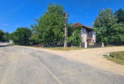 Casă cu 4 camere cu Teren 3715 Mp în Bănicești - 4