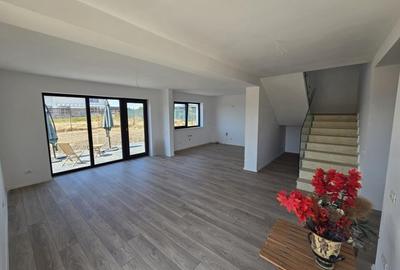 Casa langa padure cu curte generoasa 704 mp - 8
