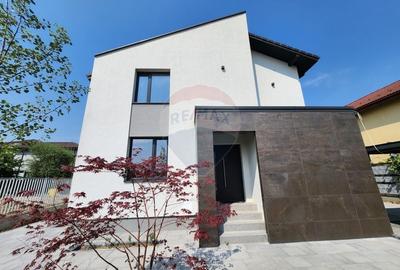 Casă cu 6 camere cu Teren 448 Mp în Aviației